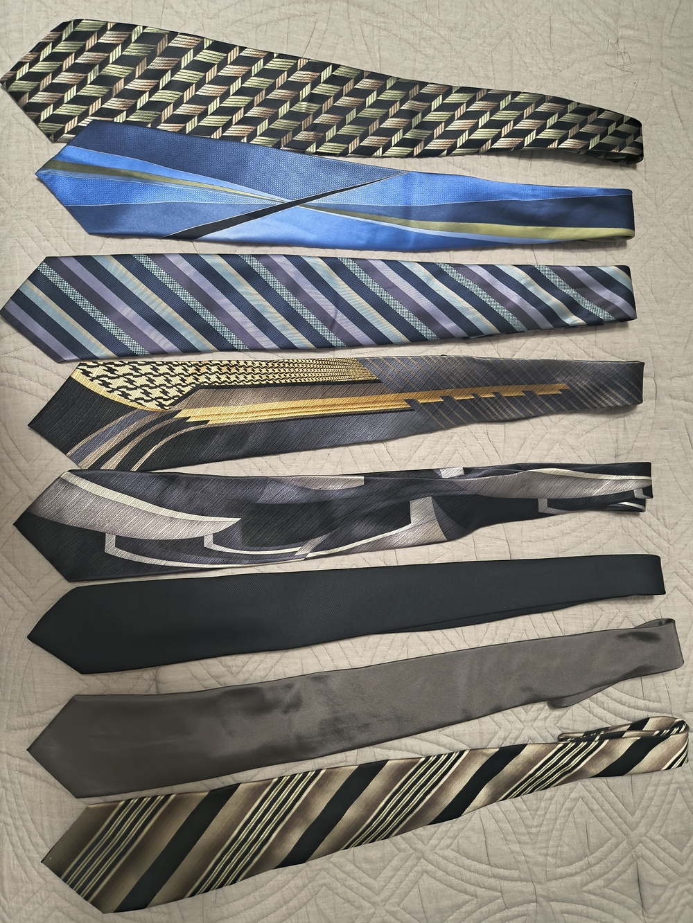 Men’s Necktie Lot of 8 Assorted Silk Patterns Pierre Cardin Covington Taylor